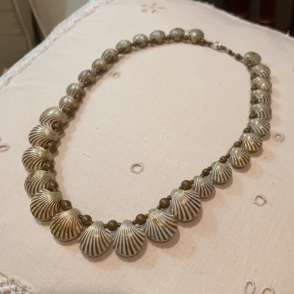 Unique ANTIQUE shell necklace enhanced with gold and white on the shells beads - Picture 3 of 4